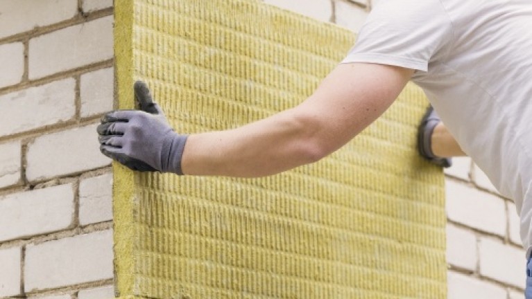 installing external wall insulation